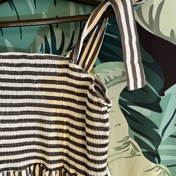 Smocked tired dress - Picture 2 of 3